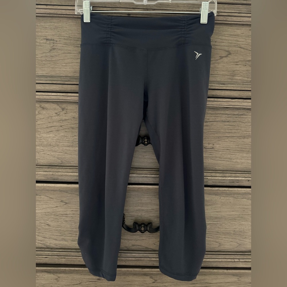 5 for $25 Old Navy Active Gray Leggings EUC Crop Cropped Capri Athletic Small